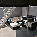 شقة Maun